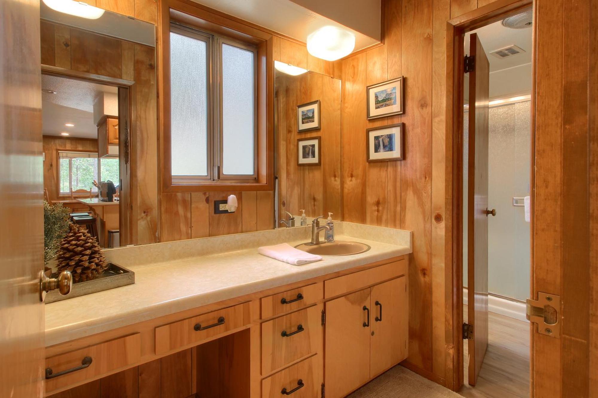 Hébergement de vacances Acorn Alley Inside Yosemite - Dog Friendly W/hot Tub, Fire Pit, Ev Charger