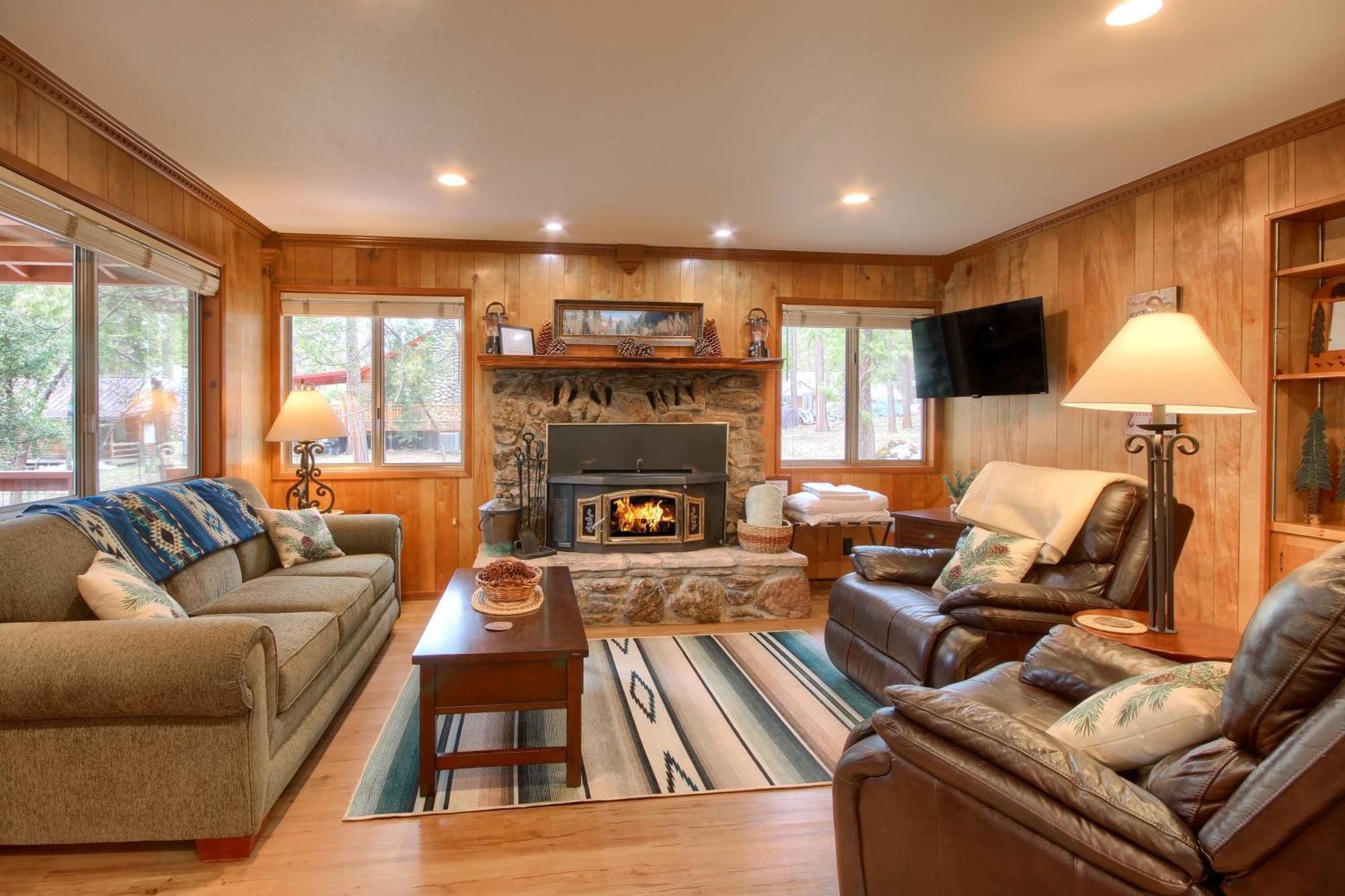 Hébergement de vacances Acorn Alley Inside Yosemite - Dog Friendly W/hot Tub, Fire Pit, Ev Charger